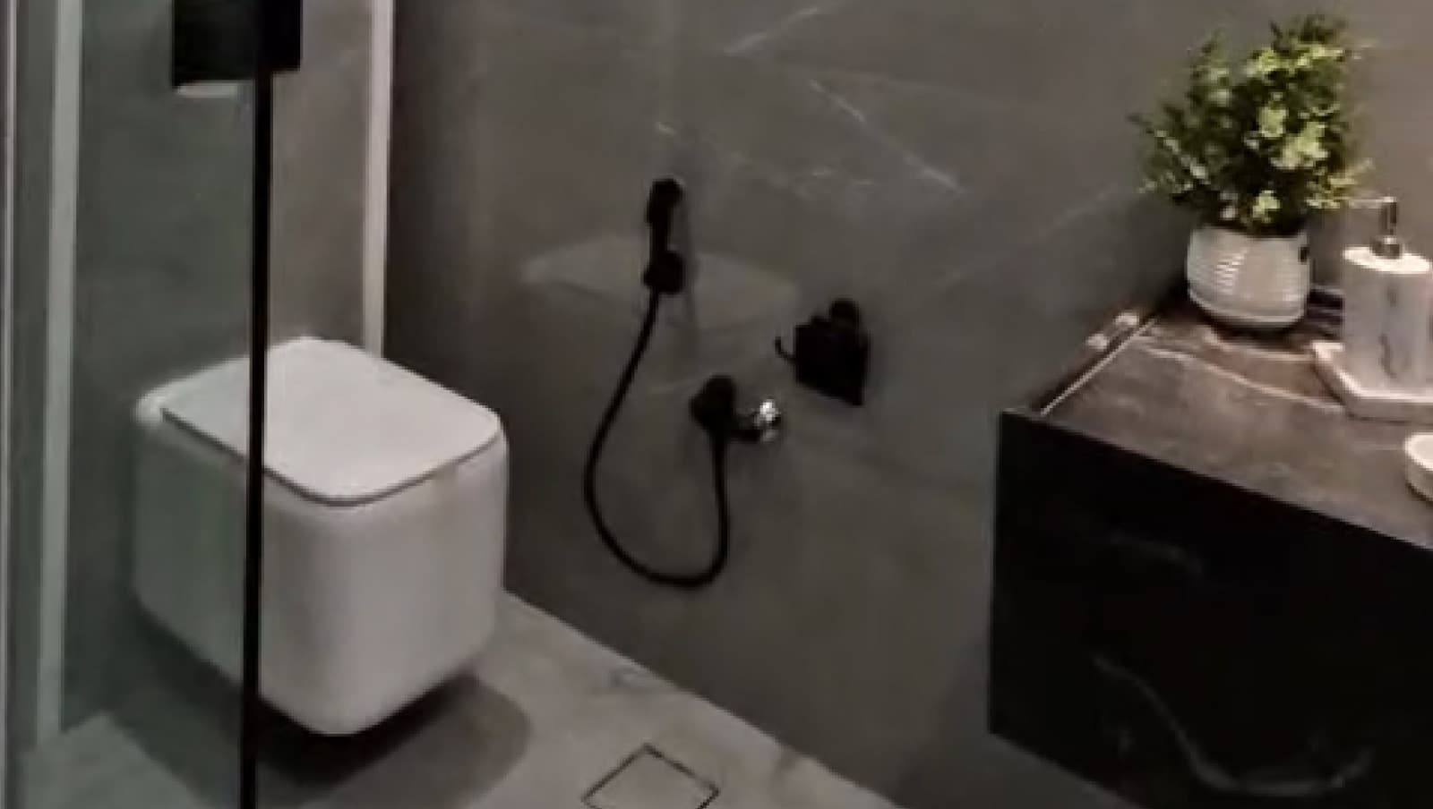 10 Marla Ultra-Modern House — Overseas 6, Bahria Town Phase 8 photo 3