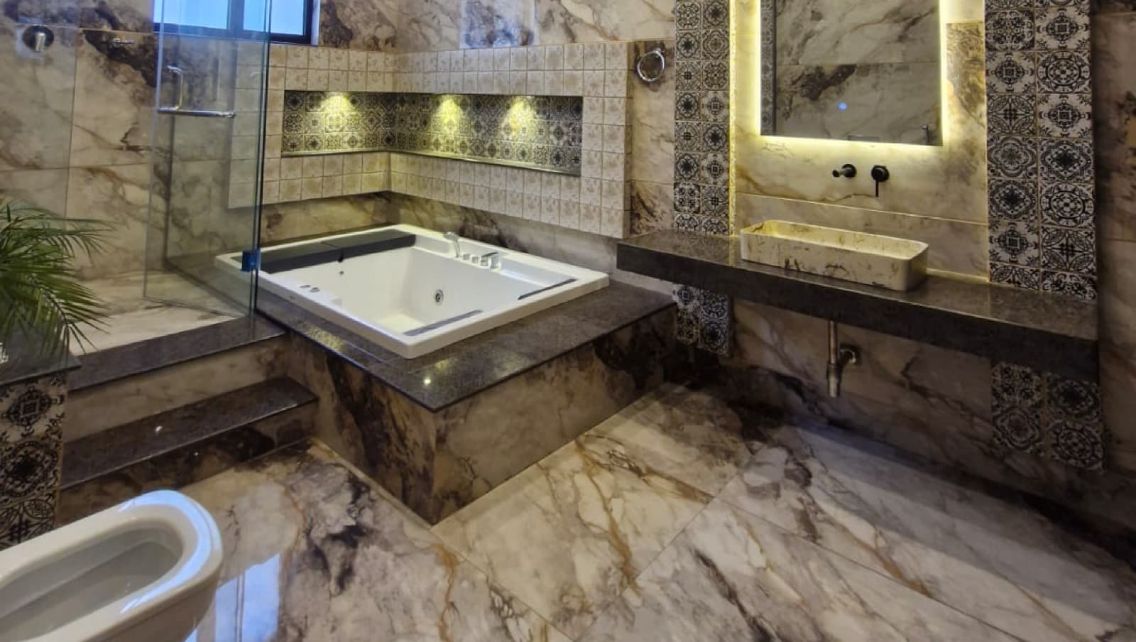 54 Marla Luxury Park-Facing Residence — Bahria Town Phase 7 photo 4